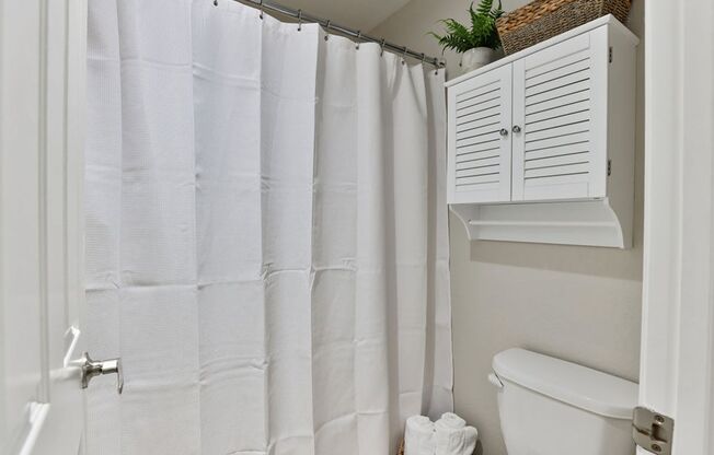 2 beds, 2 baths, $2,900, Unit Apt 104