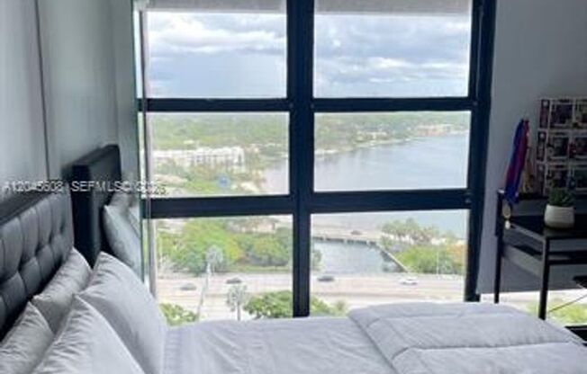 3 beds, 2.5 baths, $5,500, Unit # PENTHOUSE 22