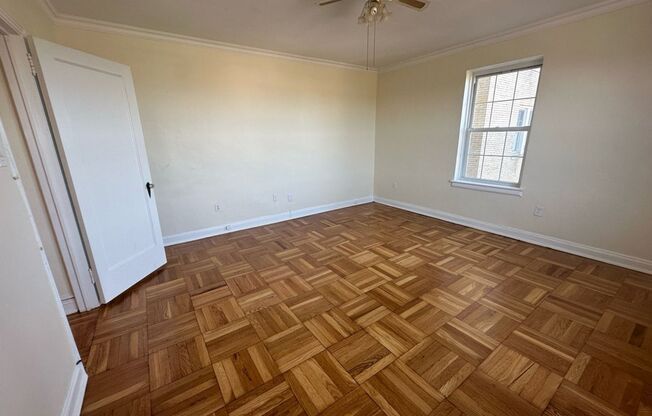 1 bed, 1 bath, 768 sqft, $1,400, Unit Royal York 807