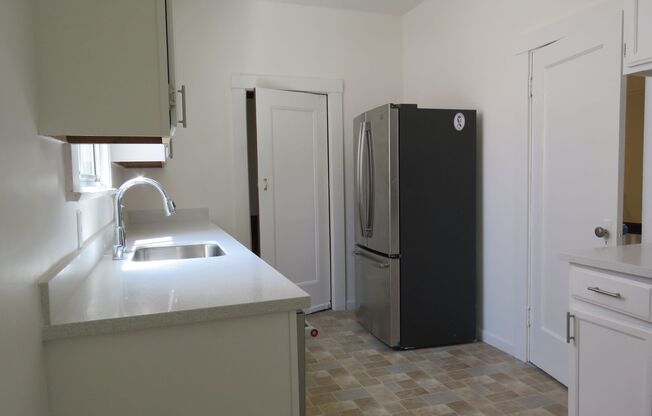 2 beds, 1 bath, $5,800, Unit 610