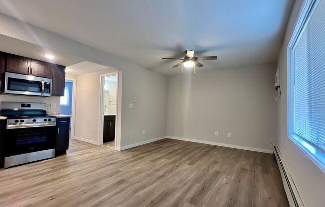 2 beds, 1 bath, $1,150, Unit #17