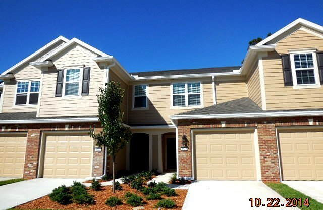 Fantastic 3/2.5 town home in Bartram Park!!