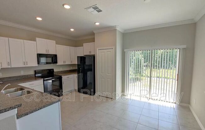 1548 CASSIUS ST