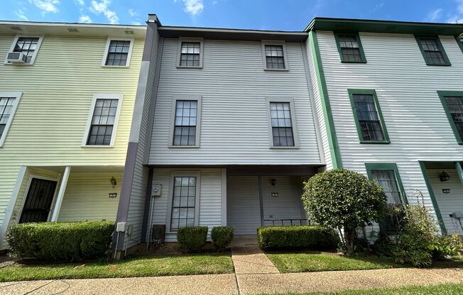 Gorgeous 2-Story Townhouse