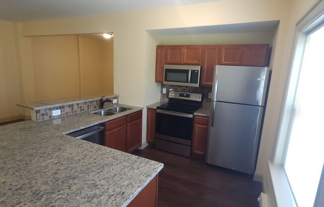 2 beds, 2 baths, 850 sqft, $1,595