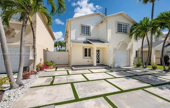 13753 SW 160th Ter MIAMI, FL 33177