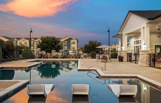 STUDIO, 1, 2, AND 3 BEDROOM AUSTIN APARTMENTS
