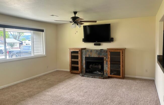 Move in Ready 3 Bedroom House in Sutherlin!