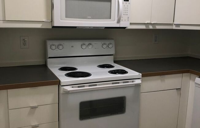 Beautiful 2 Bedroom Apartment with Office in Sugar House!