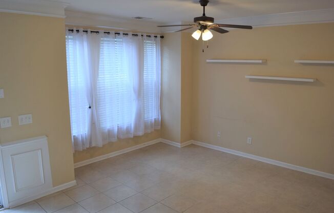 Beautiful Townhome - Great Location