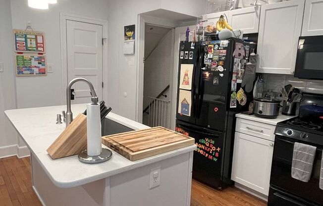 Rad Rowhome Right Near Stadium-Armory Metro!