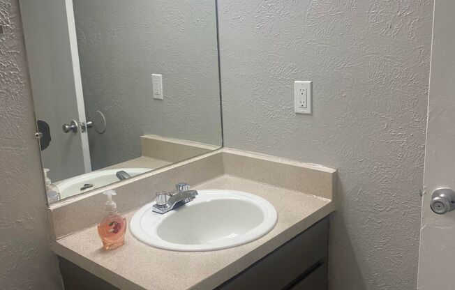 1 bed, 1 bath, 500 sqft, $778, Unit 05M