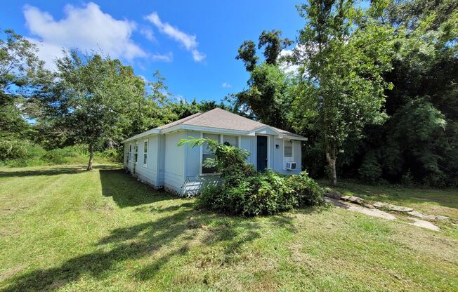 908 Polk Avenue Pensacola, FL 32507 MOVE IN SPECIAL!! $250 off 1st Months Rent!!!