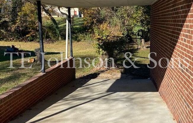 3 beds, 2 baths, $1,250