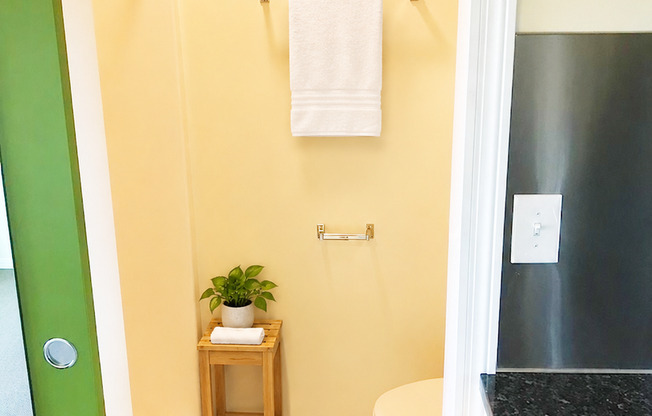 Studio, 1 bath, 152 sqft, $700, Unit C-7