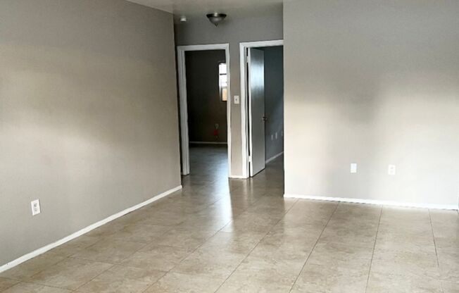 2 beds, 1 bath, 795 sqft, $1,195, Unit Apt 4