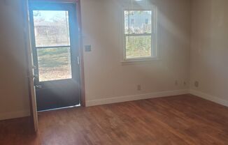 2 beds, 1 bath, $900