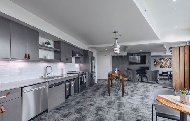 2 beds, 1 bath, 660 sqft, $2,895, Unit 210