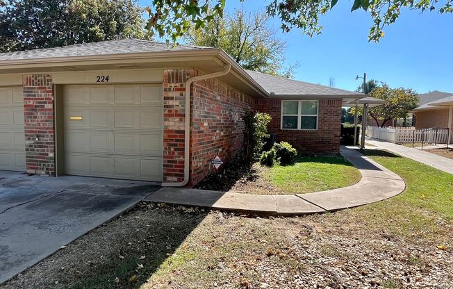 Beautiful 2 Bed 1 Bath Home in Downtown Edmond