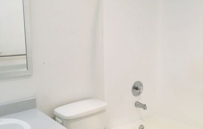 2 beds, 1 bath, 850 sqft, $2,300, Unit 344