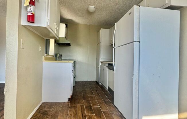 2 beds, 1 bath, $750, Unit #8