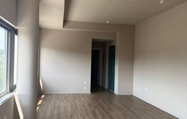 1 bed, 1 bath, 783 sqft, $1,355, Unit 608