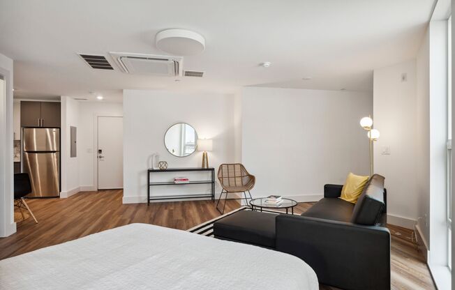 Studio, 1 bath, 529 sqft, $1,275, Unit 308