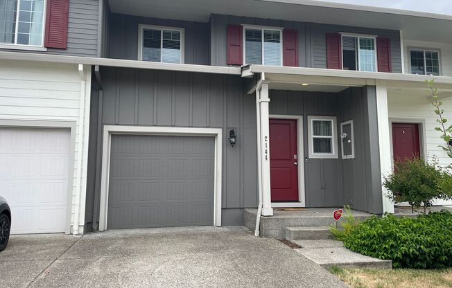 3 Bedroom Townhome w/FULLY FENCED YARD & GARAGE!!
