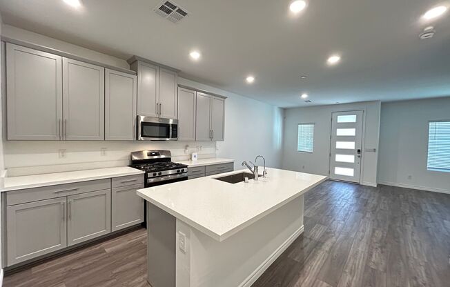 3 beds, 2.5 baths, $2,595, Unit # 1070