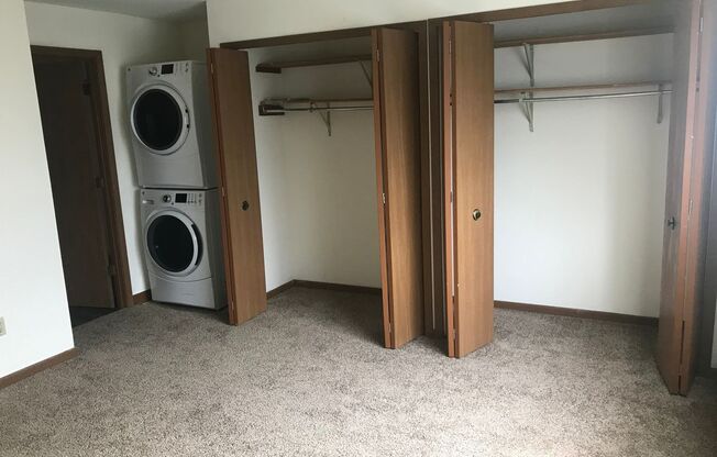 3 beds, 1 bath, 1,040 sqft, $1,695, Unit 3164-207