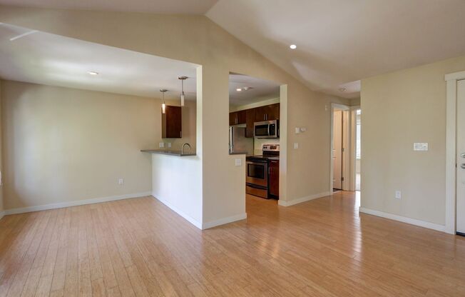 Beautiful Top Floor 1BR 1BA Condo in The Boulders