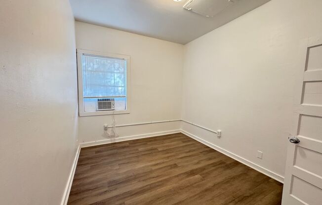 2 beds, 1 bath, $1,200, Unit 289 Second St