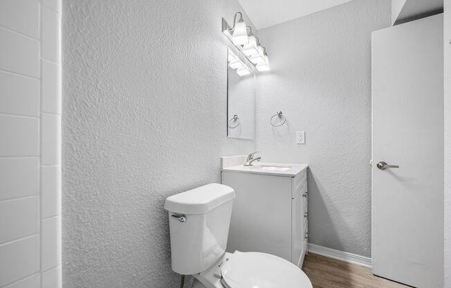 2 beds, 1 bath, 740 sqft, $1,395, Unit 211