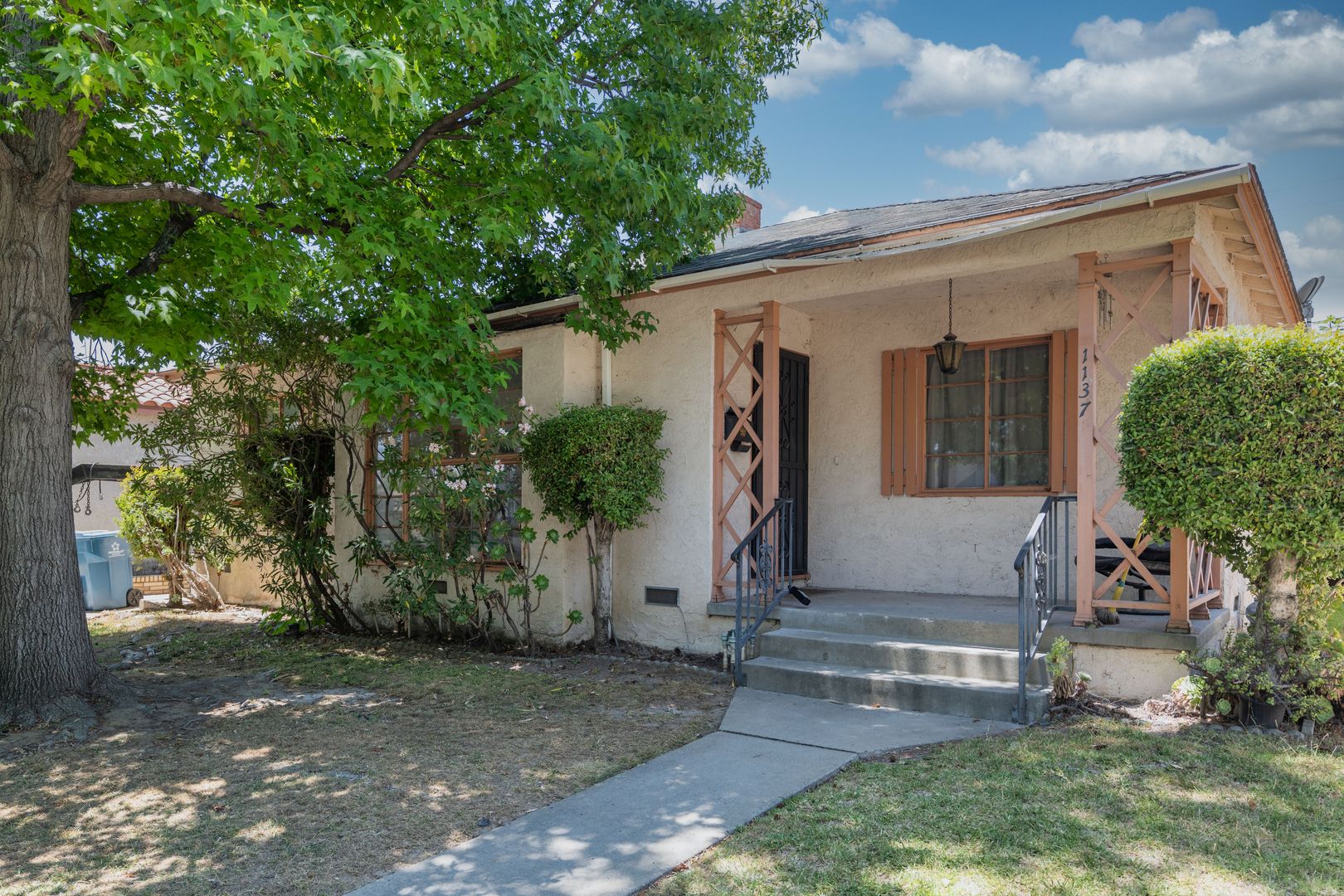 Beautiful 3 Bedroom/ 2 Bath Home $3,595/ Mo.