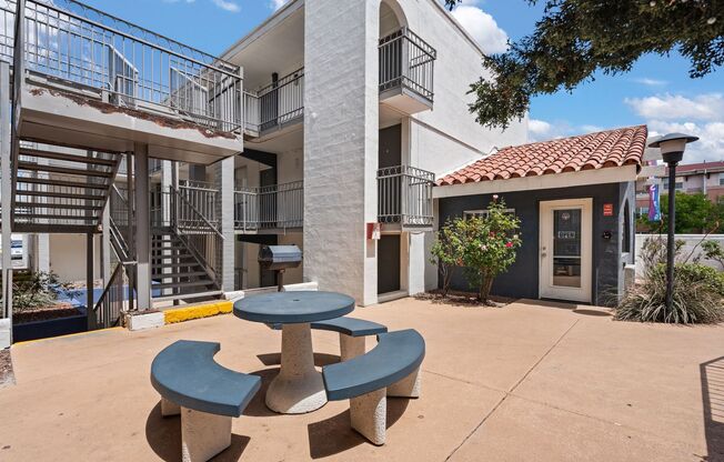 1 bed, 1 bath, 535 sqft, $800, Unit 27