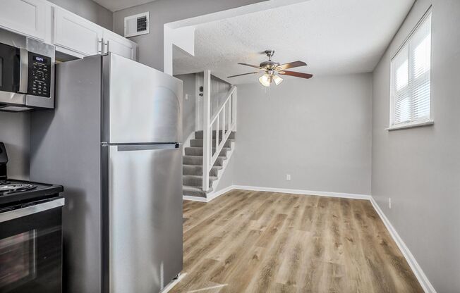 2 beds, 1 bath, 825 sqft, $995, Unit 6120-A