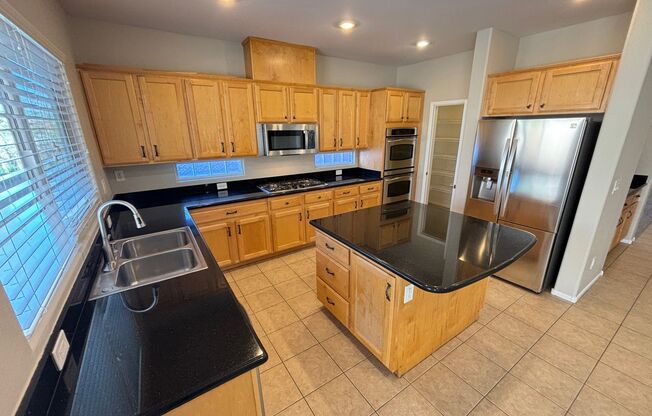 Gorgeous 6Bed/5Bath/4Car, 2-Story Home located in the Mountains Edge