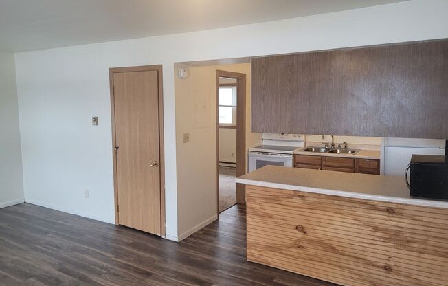 1 bed, 1 bath, 450 sqft, $640, Unit 06