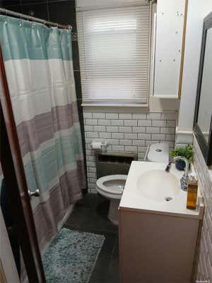 3 beds, 2 baths, $1,100, Unit ROOM 1