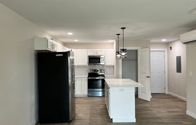 1 bed, 1 bath, 798 sqft, $1,300, Unit Apt 401