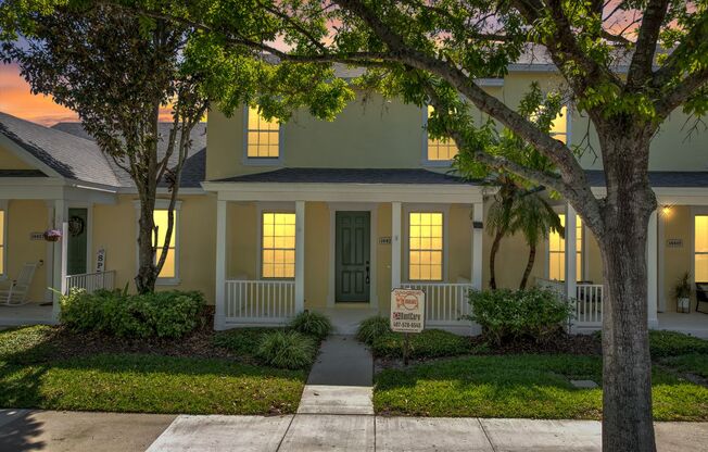 Lovely 4/3.5 Town Home in Summerport with 2 car garage! Available Now!