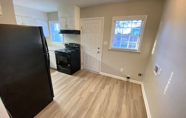 1 bed, 1 bath, 615 sqft, $1,050, Unit 801 Oakwood Villa