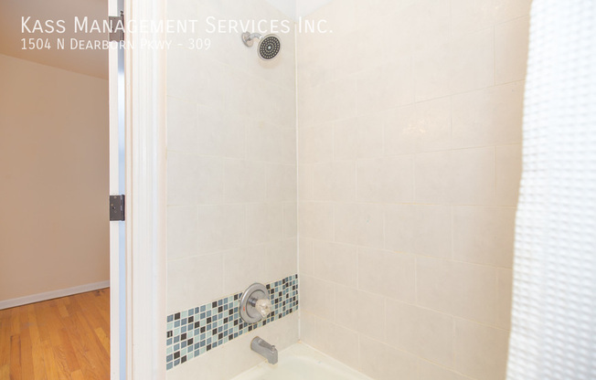 1504 N DEARBORN PKWY