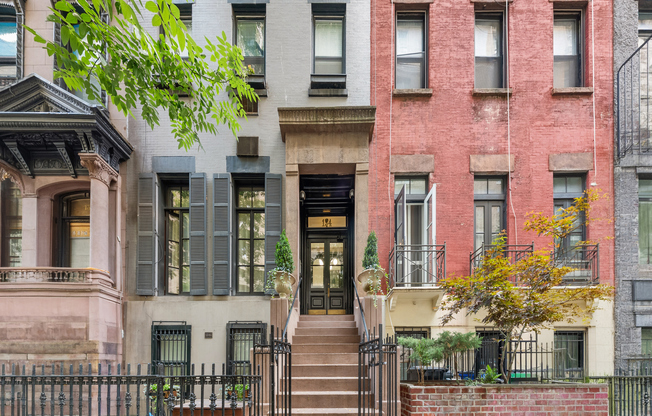 134 E 16 ST