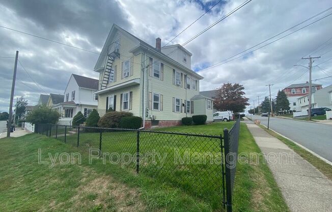 171 LYON AVE