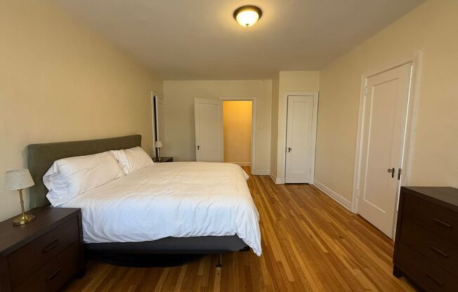 2 beds, 2 baths, 1,303 sqft, $3,000, Unit New King Edward  607