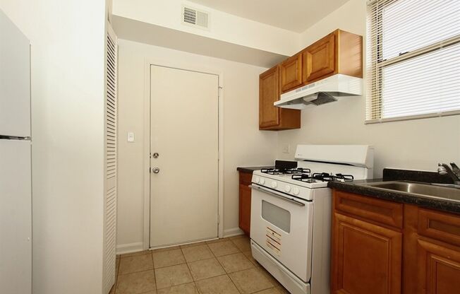 8238 S Ellis