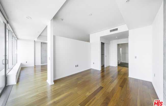 2 beds, 2 baths, 1,170 sqft, $4,000, Unit 1810