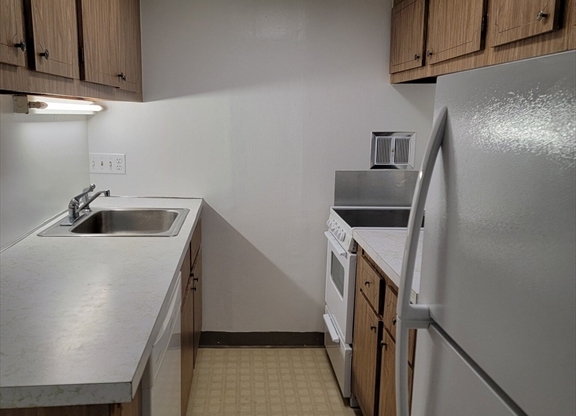 2 beds, 1 bath, 700 sqft, $2,900, Unit 4F