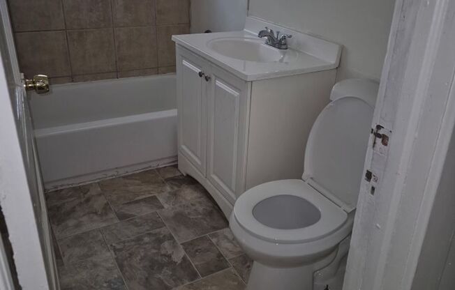 Spacious 4-Bedroom Upper Duplex with Yard